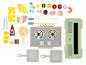 Ensemble de cuisine jouet en bois avec cuisinière, ustensiles et aliments variés.