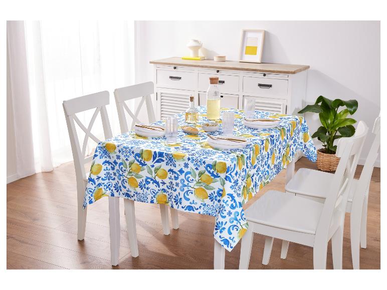 Nappe de table, chaises et décor de citron italien.