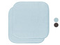 Deux housses de chaise bleu clair avec une bordure brodée.