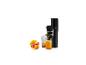 Presse-agrumes avec jus d'orange, melon, pommes et oranges.