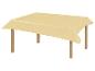 Une nappe beige avec un motif ondulé sur une table en bois.