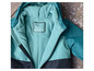Une veste turquoise à capuche avec des détails noirs.