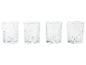 Quatre verres avec un motif gravé.