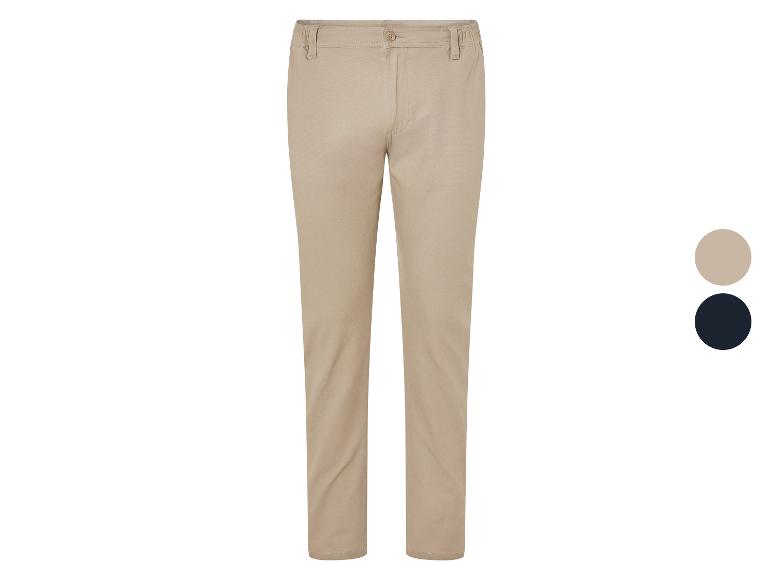 Pantalons beige et noirs.