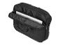 Un sac à dos pour ordinateur portable noir avec un ordinateur portable à l'intérieur.