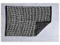 Tapis de bain gris et noir avec texture tissée.