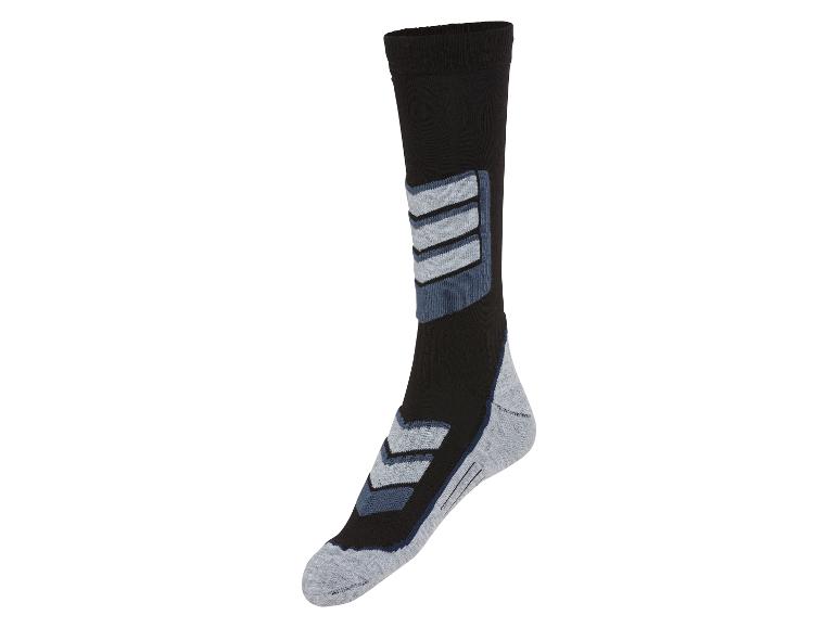 Chaussettes de sport noires avec des détails gris et bleus.