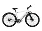 Un vélo électrique Sachsentraad blanc avec des pneus Kenda.