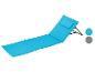 Chaise longue pliante bleue avec appui-tête.