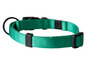 Un collier de chien vert avec une boucle noire.
