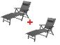 Deux chaises longues pliantes en aluminium gris.