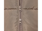 Une veste marron avec une fermeture éclair YKK.