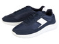 Deux paires de baskets bleues avec des semelles blanches.