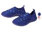 Chaussons de bain bleu marine à motifs requins.