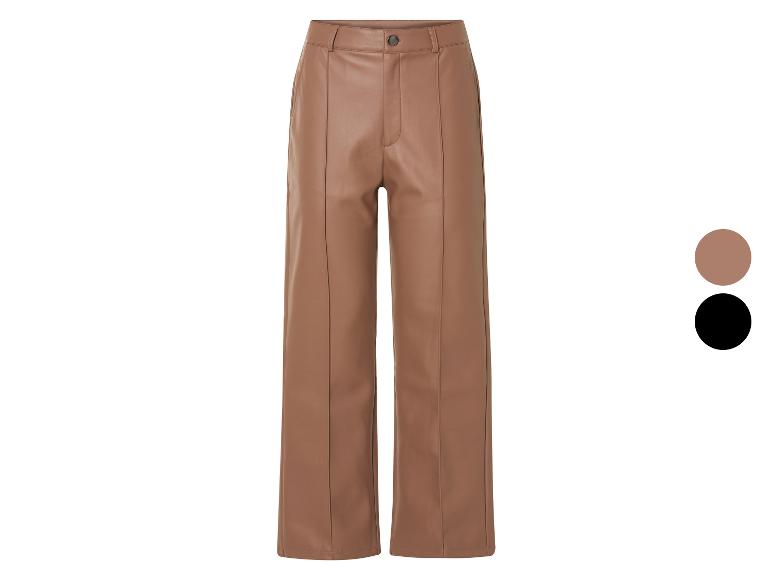Pantalon en simili cuir marron clair, disponible aussi en noir.
