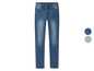 Un jean skinny bleu avec des fentes en bas.