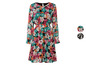 Une longue robe noire à fleurs.