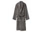 Peignoir doux et gris avec ceinture et poches.
