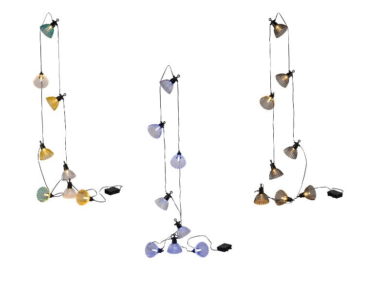 Guirlandes lumineuses décoratives avec abat-jour en forme de coquillage, couleurs variées.