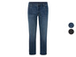 Un jean bleu pour homme.