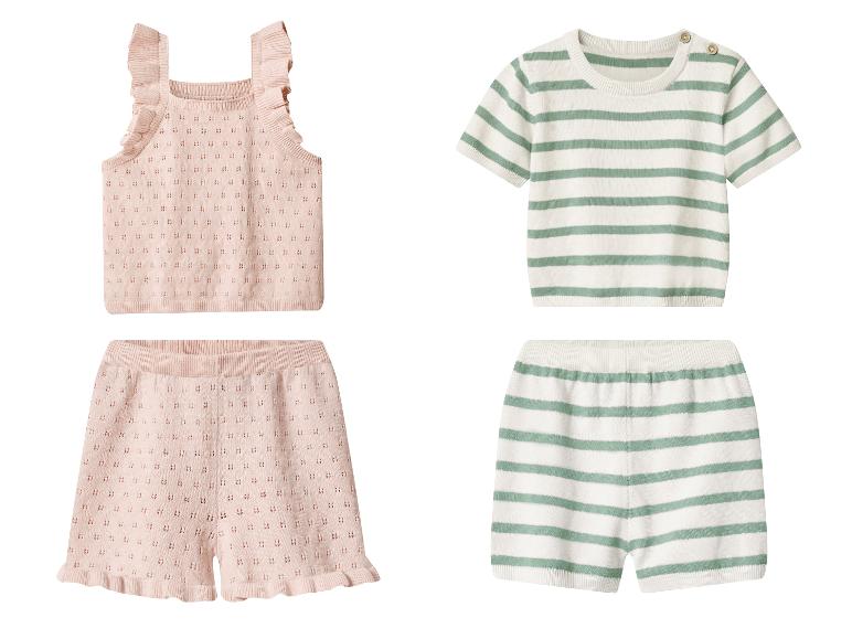 Ensembles d'été pour bébé : un top rose à volants et un short, et un ensemble rayé blanc-vert.