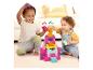 Deux jeunes enfants jouent ensemble sur le sol avec des blocs de construction Mega Bloks.