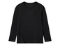 Un t-shirt noir à manches longues.