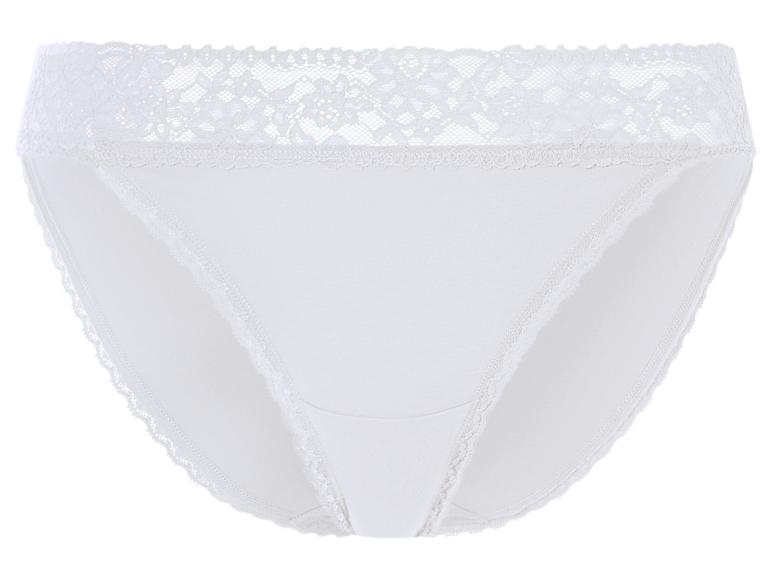 Culotte blanche avec dentelle.