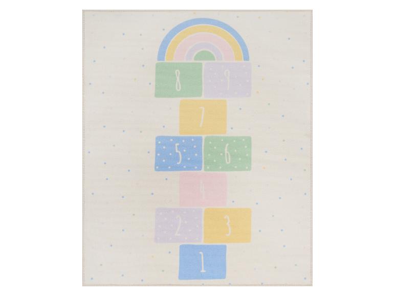 Tapis de jeu avec motif de marelle et arc-en-ciel pastel.