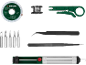 Un ensemble d'outils de soudure comprenant du fil à souder, de la tresse à dessouder, des pannes, des pincettes et une pompe à dessouder.