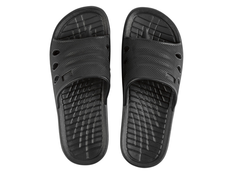 Une paire de tongs noires.