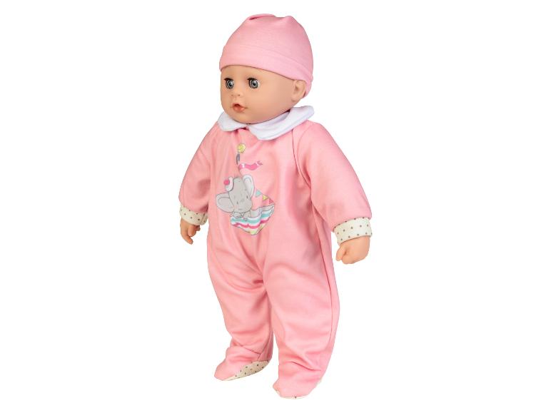 Une poupée bébé rose avec un éléphant sur le body.