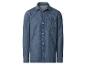 Chemise en jean bleue pour homme avec poche poitrine et boutons blancs.
