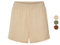 Shorts en tricot beige avec une taille élastique.