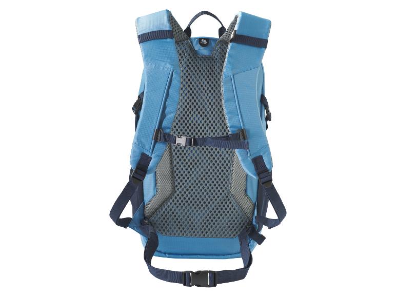 Un sac à dos bleu de la marque Fjällräven avec un dos en maille.
