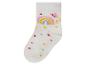 Chaussette blanche avec un arc-en-ciel et des points.
