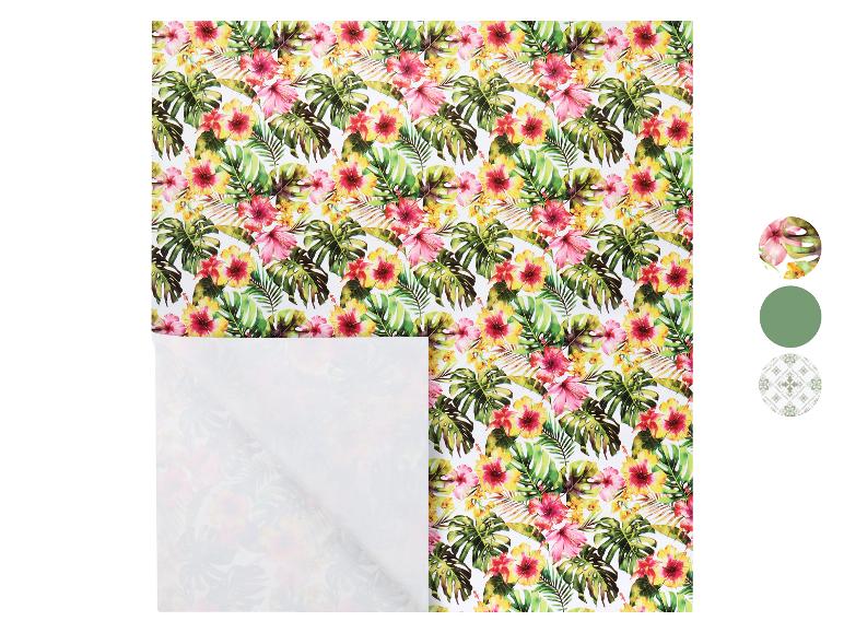 Tissu à imprimé floral tropical de fleurs d'hibiscus et de feuilles de monstera, avec des échantillons de couleurs.