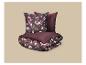 Parure de lit avec motif floral et dessous uni couleur bordeaux.