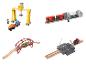 Ensembles de trains jouets en bois et accessoires, incluant une grue, un tunnel, un pont et un passage à niveau.