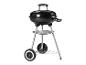 Un barbecue noir avec des roues.