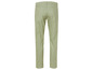 Un pantalon chino vert pour homme.