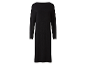 Robe noire en tricot à manches longues.