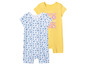 Une grenouillère bébé à motif floral et un t-shirt jaune.