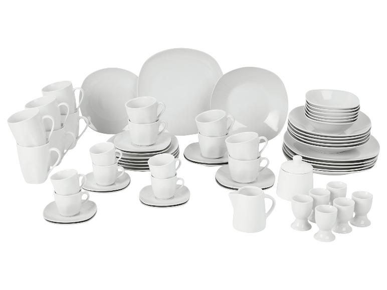 Service de table en porcelaine blanche avec assiettes, tasses, bols, sucrier, pot à lait et coquetiers.