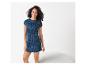 Robe de nuit bleue à pois blancs.
