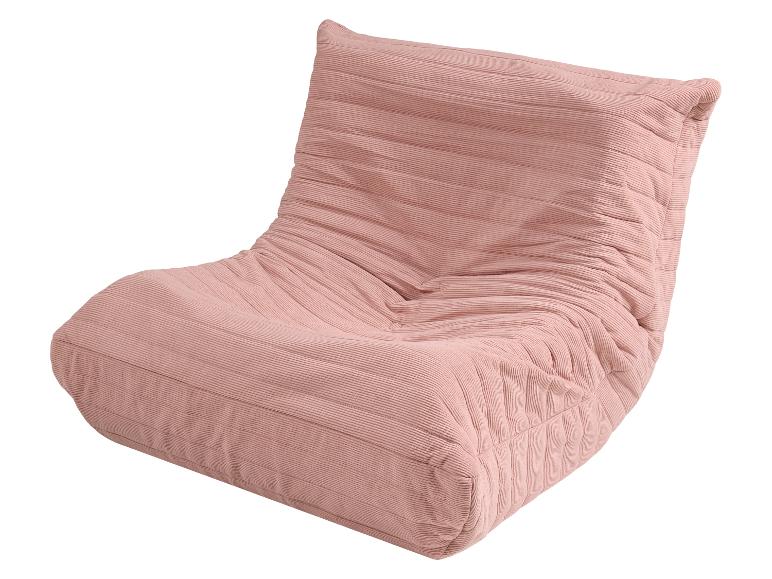Fauteuil rose en velours côtelé avec un design plissé et confortable.