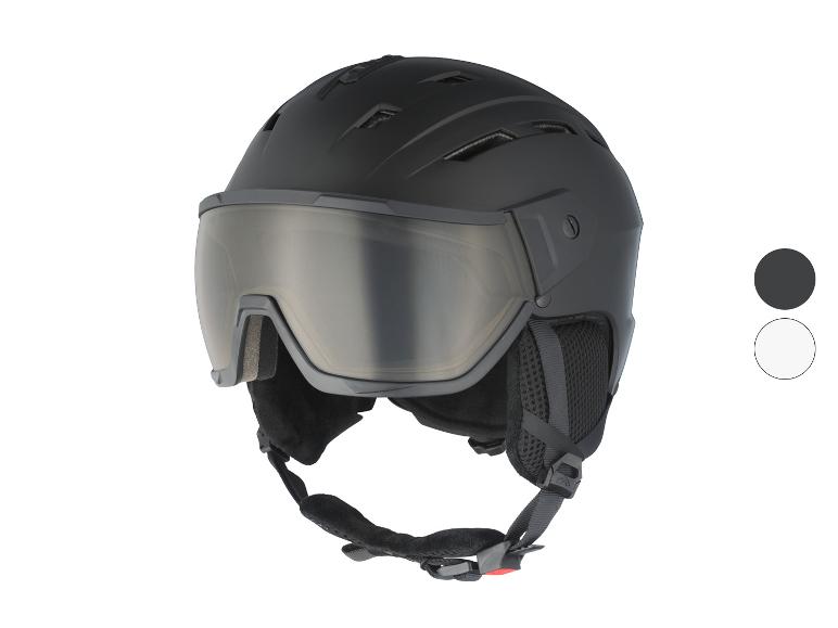 Un casque de ski noir avec visière intégrée et sangles ajustables.