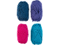 Quatre pelotes de fil en bleu foncé, violet, fuchsia et turquoise.