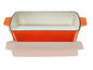 Un plat à four en fonte orange.