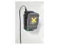 Un chargeur Parkside X20Team noir sur un mur blanc.
